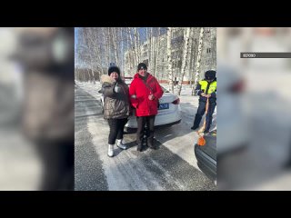 ‍ ️В Белове сотрудники Госавтоинспекции оказали помощь водителю, автомобиль которого сломался в сильный мороз