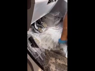 Deep cleaning the interior of a car (like brand new)