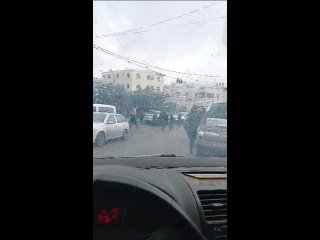 Fuentes locales: Las fuerzas de ocupacin atacan un funeral en Hebrn e impiden que los fallecidos sean enterrados en el cemente