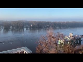 ⚡️Уровень воды в реке Урал в Оренбургском районе Оренбургской области за ночь вырос на 32 сантиметра