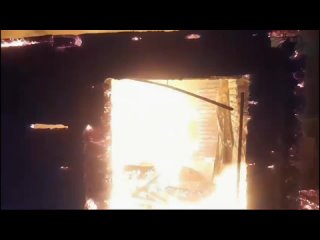 В ВКО в районе Алтай загорелся дом на базе отдыха