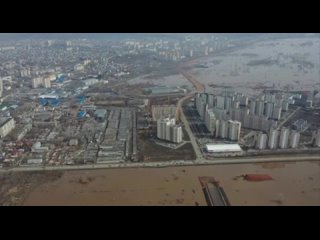 Паводки в Оренбургской области. Уровень воды в Урале продолжает повышаться. Вода уже подходит к ногоэтажкам полумиллионного Орен