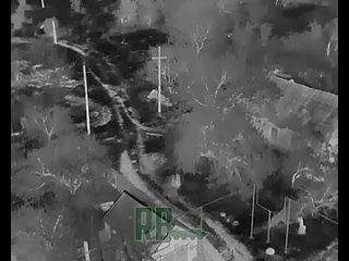 Беспорядочное бегство: Боевики 68 оебр ВСУ спешно бросают свои позиции в районе ОчеретиноВ подъехавший пикап спешно по