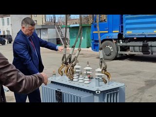 Новый трансформатор из Грозного, переданный мариупольцам мэром города-побратима Хас-Магомедом Кадыровым, позволит обеспечить эле