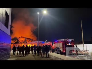 Здание склада сгорело полностью