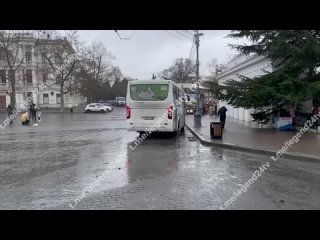 На площади Нахимова дежурят компенсационные автобусы
