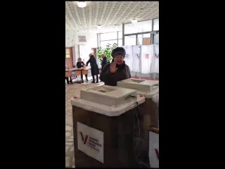 Активист Совета ветеранов Зинаида Васильевна Савенок проголосовала сама и призывает всех остальных
