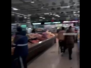 москвичка села молиться консервированным ананасам