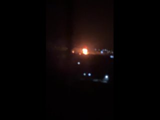 В Луганске прозвучало несколько взрывов, на месте начался пожар. Предположительно, по городу нанесли ракетный удар. Местны
