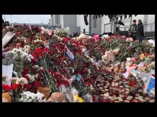 🇷🇺 Embajadores de múltiples países honran a las víctimas del atentado en el Crocus