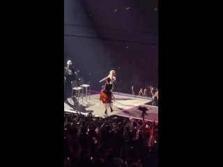 27/04/2024 | Сальма Хайек и Мадонна на концерте в Мехико