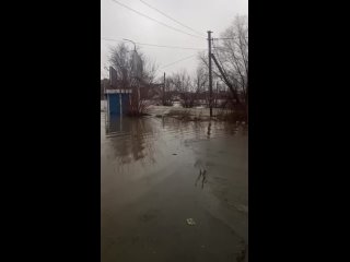 Утренние кадры из Орска: вода продолжает затапливать город