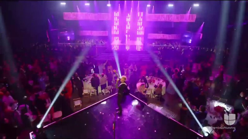 Machine Gun Kelly performed Danza Kuduro with Don Omar Live from Premio Lo Nuestro Feb 22,