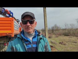 Сахалинцы установили новые опоры линий электропередач в Шахтерске