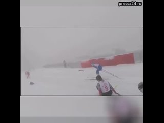Три лыжницы, попавшие в массовый завал на соревнованиях в Сочи, госпитализированы с переломами, заяв