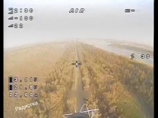 Пара вражеских Ми-24, работающих с кабрирования, попали в объектив нашего FPV-камикадзе.

Оператор даже попытался поразить один