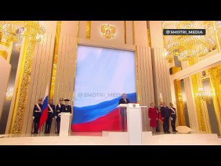 Путин официально вступил в должность президента России на новый срок Обязуюсь защищать суверенитет и независимость,  с