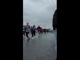 Стартовал юбилейный Казанский марафон  Сегодня участники пробегут дистанцию 3 и 10 километров, а завтра - 21 и 42.... (видео)