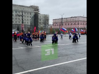 На площади Революции готовятся к старту забегов.