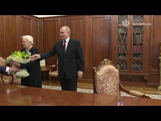 Владимир Путин встретился со своей классной руководительницей Верой Гуревич
