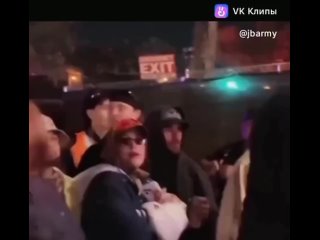 Егор Крид не заметил своего кумира - Джастина Бибера с женой, он постоянно старается копировать его стиль) (видео)