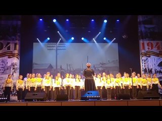 Сводный хор Брянской городской детской хоровой школыДирижёр Маргарита ГурскаяВернулся я на Родину.