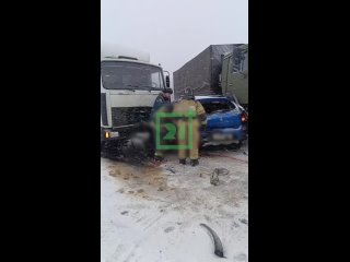 В жёстком ДТП на трассе в Мурманске сдавило иномарку