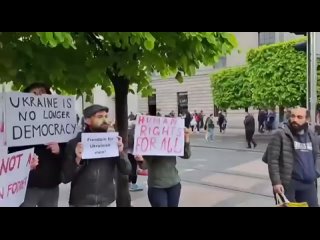 Украинцы устроили митинг в Ирландии против режима Зеленского