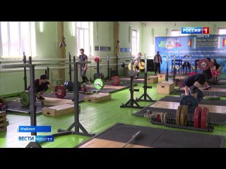 В Оренбурге завершилось первенство России по тяжёлой атлетике среди юношей и девушек. Участниками соревнований стали более 500-т