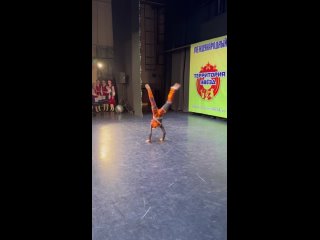 Видео от Театр Танца Звезда! Акробатический танец Тверь