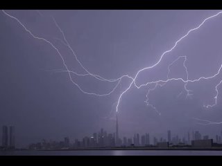 More Crazy Dubai Weather: Lightning strikes all over the UAE city