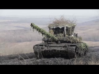 Экипаж Т-90А группировки войск «Запад» уничтожает военные объекты ВСУ на Купянском направлении