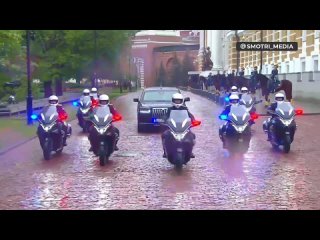 Мотоциклы Aurus впервые были использованы в президентском кортеже во время инаугурации Путина