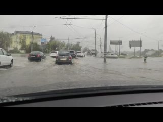 Оренбург снова в воде. Майский ливень затопил городские дороги