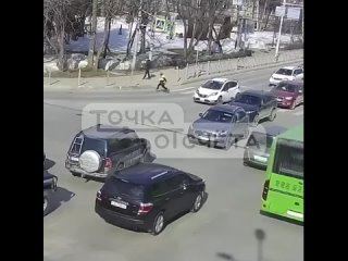 маленький сахалинец чуть не угодил под колёса автомобиля