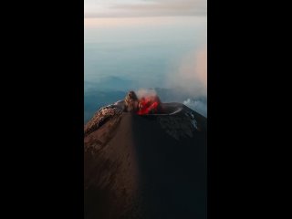Гватемала 🇬🇹

Извержение вулкана Фуэго вблизи 

Сейчас Фуэго один из самых активных вулканов в Гватемале, и один из самых красив