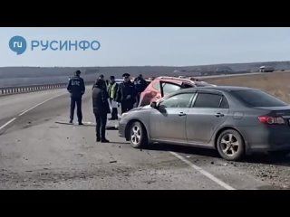 В Иркутской области женщина за рулём Nissan Qashqai пыталась обогнать грузовик по встречной полосе и попала под «КамАЗ»