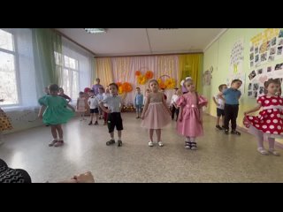 Танец “Мы - веселые малышки“ средняя группа “Солнышко“