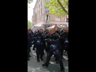La Polica utiliz gas pimienta y porras contra activistas en una manifestacin del 1 de Mayo en la ciudad alemana de Stuttgart