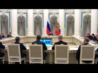 Министр строительства и ЖКХ РФ Ирек Файзуллин доложил Президенту России о развитии новых регионов