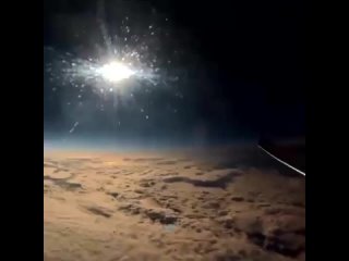 Необычайное явление - Солнечное затмение, увиденное из самолета