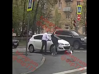Подростка на электросамокате сбила машина на улице Добролюбова.