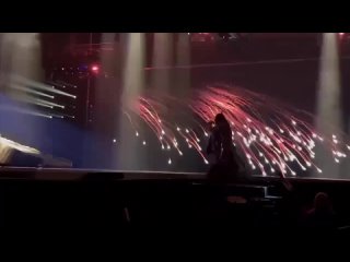 Лицо Украины на Евровидении  32-летняя рэперша Алена Савраненко - упала на сцене во время генеральной репетиции