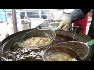 YumYum Продам 100 кг в день! Жареный цыпленок по-корейски, Dakgangjung | Корейская уличная еда