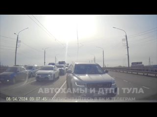 Тулячка решила обойти пробку по встречной полосе