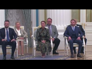️Владимир Путин вручает премии молодым деятелям культуры в области литературы и искусства