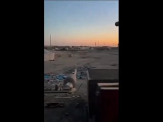 Un tanque israel bombardea las tiendas de desplazados en Rafah