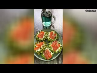 Вкусный перекус для стройной талии  Ингредиенты:  листья салата творожный сыр 1 ст.л яйца 2 шт рисовая мука 2 ст....