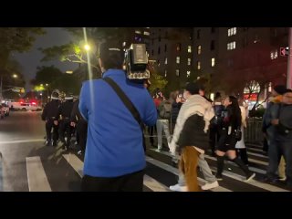 Un fuerte despliegue policial estadounidense alrededor de la Universidad de Columbia, impidiendo que manifestantes y periodistas