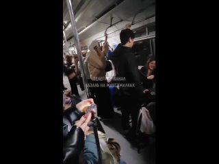 В метро на станции Суконная Слобода пассажиры оказались в западне — поезд резко остановился прямо в тоннеле..   Сначала... (видео)